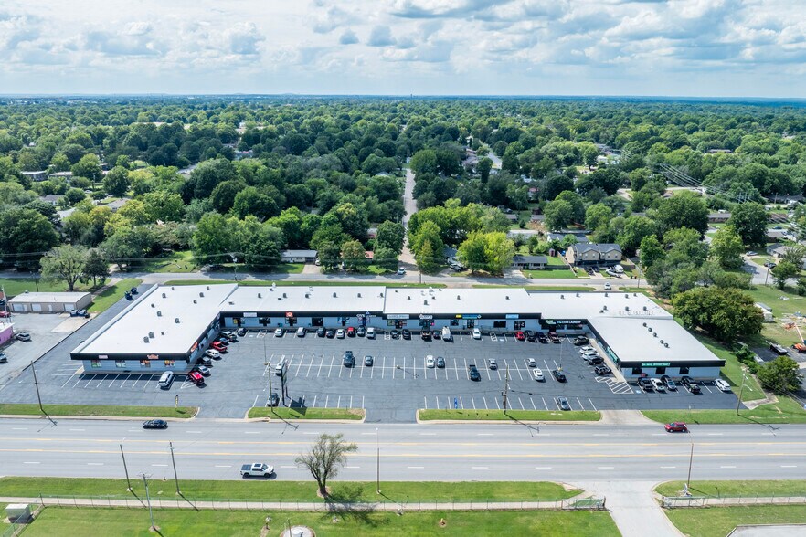 Primary Photo Of 812 N Thompson St, Springdale Unknown For Lease