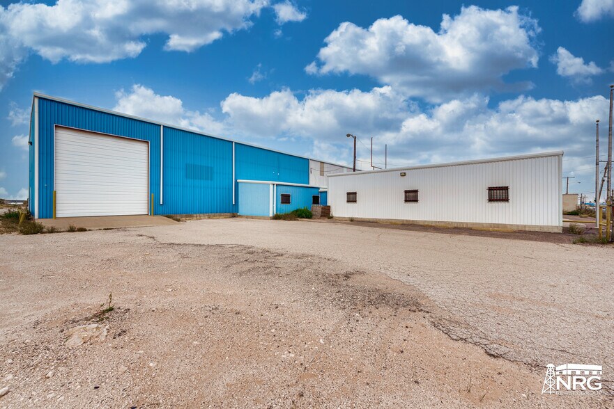 More Photos Of 1551 Laredo Dr, Odessa Warehouse For Sale