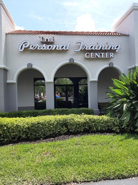 More Photos Of 1575 Pine Ridge Rd, Naples General Retail For Sale