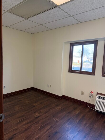 More Photos Of 437 Dunlap St, Delaware Warehouse For Lease