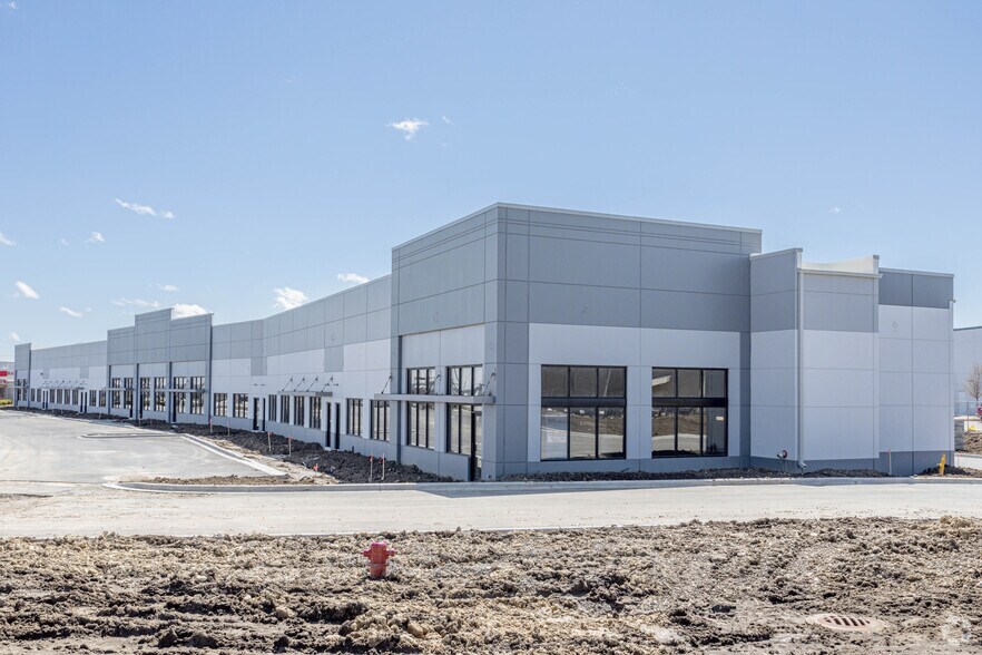 More Photos Of 1414-1440 Bolingbrook Dr, Romeoville Distribution For Lease