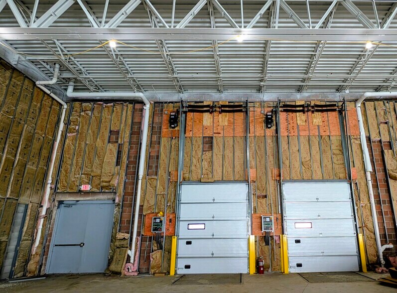 More Photos Of 41128-41496 Ann Arbor Rd E, Plymouth Storefront For Lease