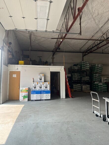 More Photos Of 48 Warehouse Rd, Hyannis Warehouse For Lease