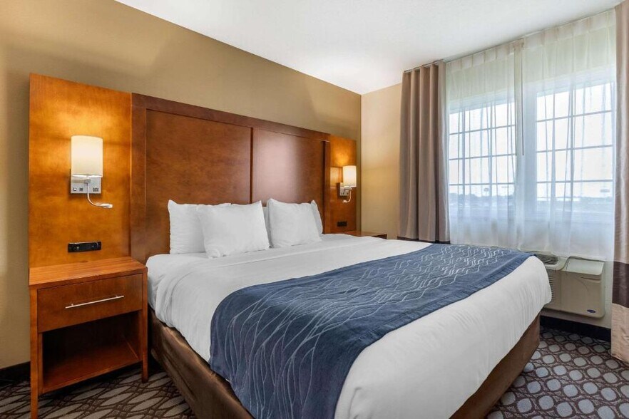 More Photos Of 425 Timberland Dr, Story City Hotel For Sale