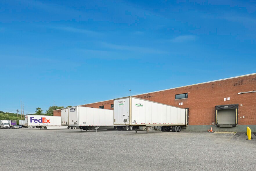 More Photos Of 301 Island Rd, Mahwah Warehouse For Lease