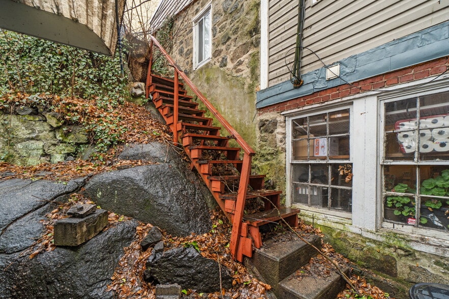 More Photos Of 8298 Main St, Ellicott City Office For Sale