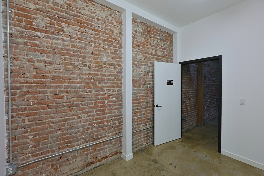 More Photos Of 2014-2022 E 7th St, Los Angeles Office For Lease