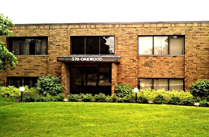 More Photos Of 570 Oakwood Rd, Lake Zurich Light Distribution For Sale