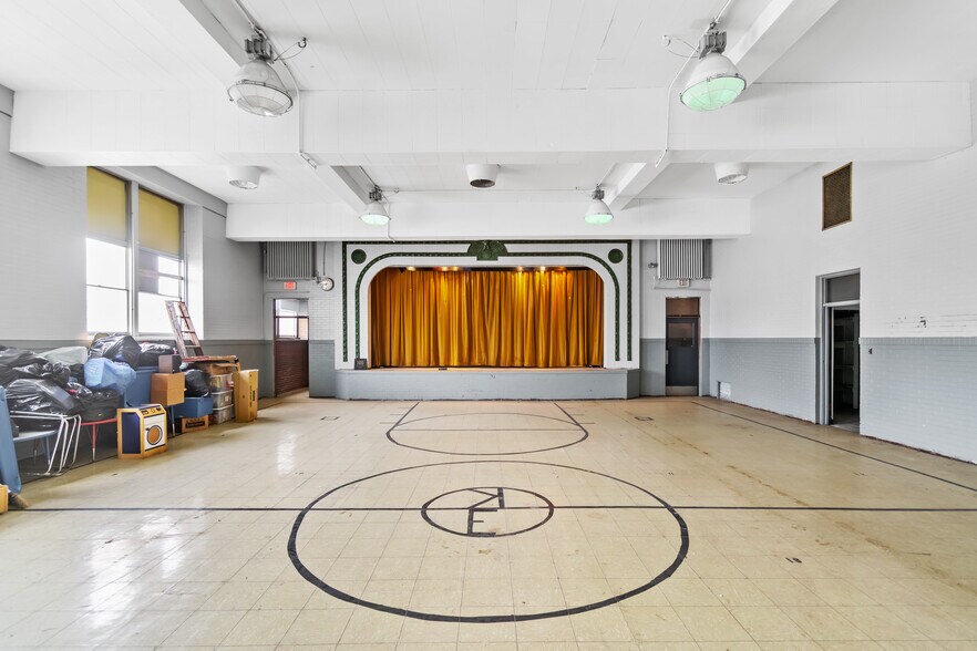 More Photos Of 100 McDonough St, Joliet Schools For Sale