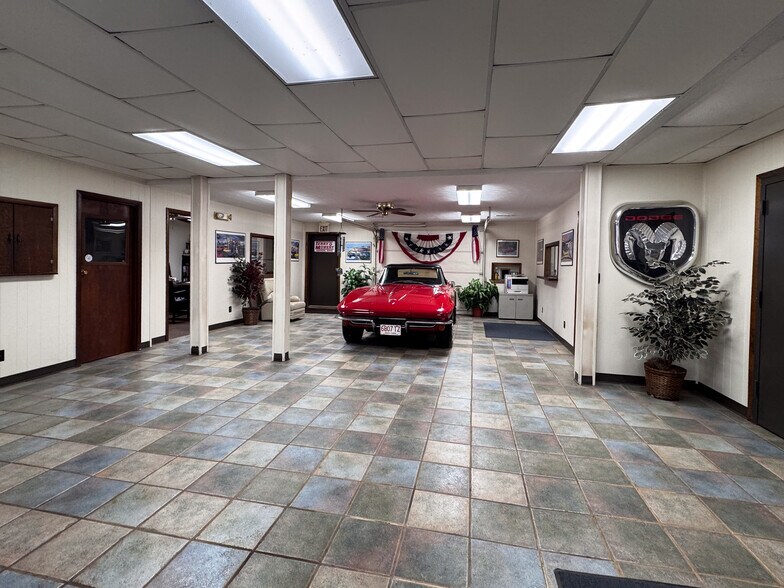 More Photos Of 544 W High St, Edison Auto Dealership For Sale