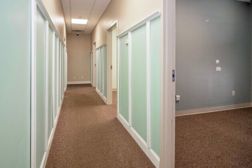 More Photos Of 285 N Main St, Troutman General Retail For Lease