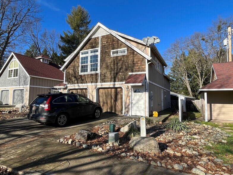 More Photos Of 117 N Junction Ave, Cave Junction Apartments For Sale