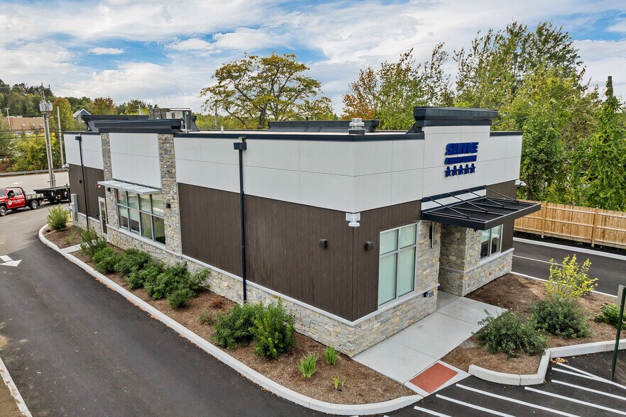 More Photos Of 5 Sargents Pl, Gilford General Retail For Sale