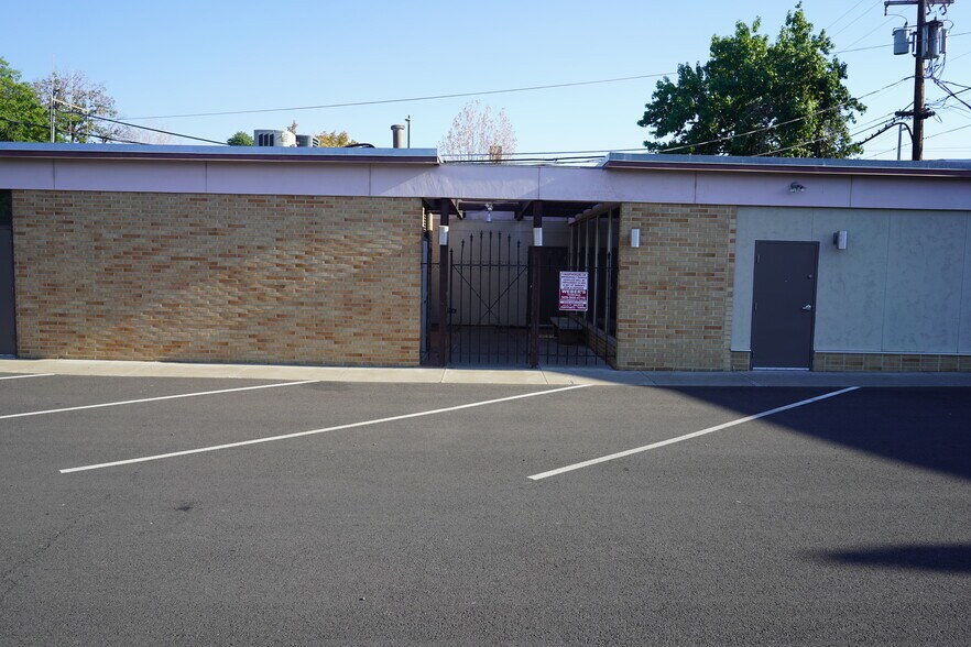 More Photos Of 421 E Chestnut Ave, Yakima Office For Lease