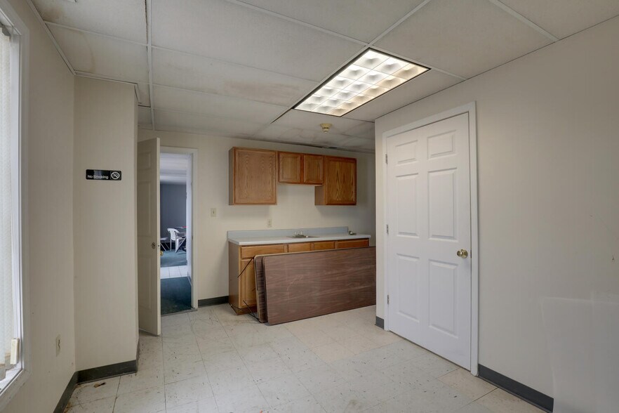 More Photos Of 2414 W Schneidman Dr, Quincy Industrial For Lease