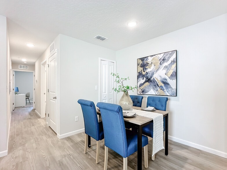 More Photos Of 6421 Breezy Oaks Way, Jacksonville Apartments For Sale