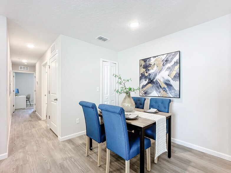 More Photos Of 6421 Breezy Oaks Way, Jacksonville Apartments For Sale