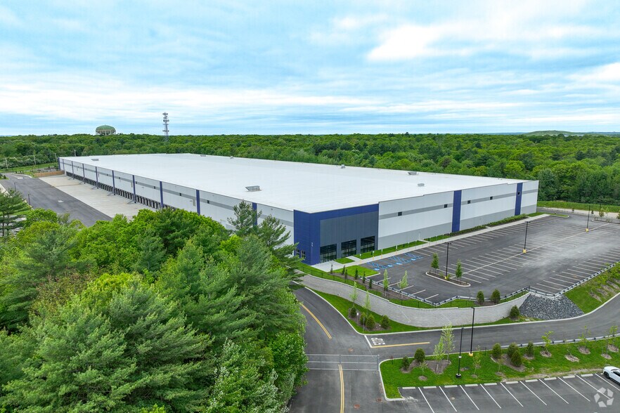 More Photos Of 211 Highland St, East Bridgewater Distribution For Lease