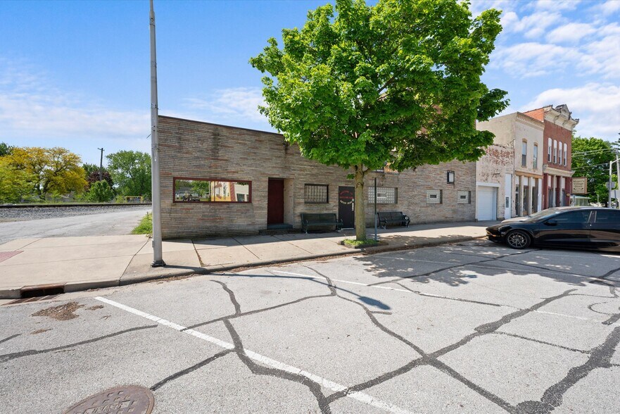 More Photos Of 18625 Main St, Tontogany Flex For Sale