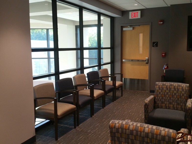 More Photos Of 35 Jolley Dr, Bloomfield Medical For Lease