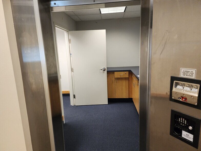 More Photos Of 22408 E Appleway Ave, Liberty Lake Bank For Lease