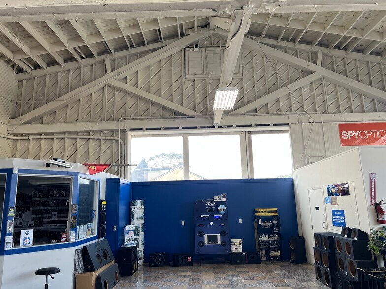 More Photos Of 3990 Broadway St, Eureka Showroom For Sale