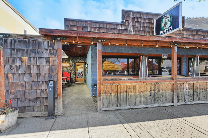 More Photos Of 216 W Steuben St, Cook General Retail For Sale