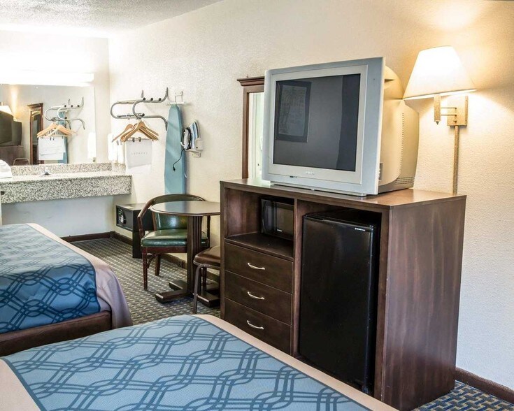 More Photos Of 5025 Market St, Wilmington Hotel For Sale