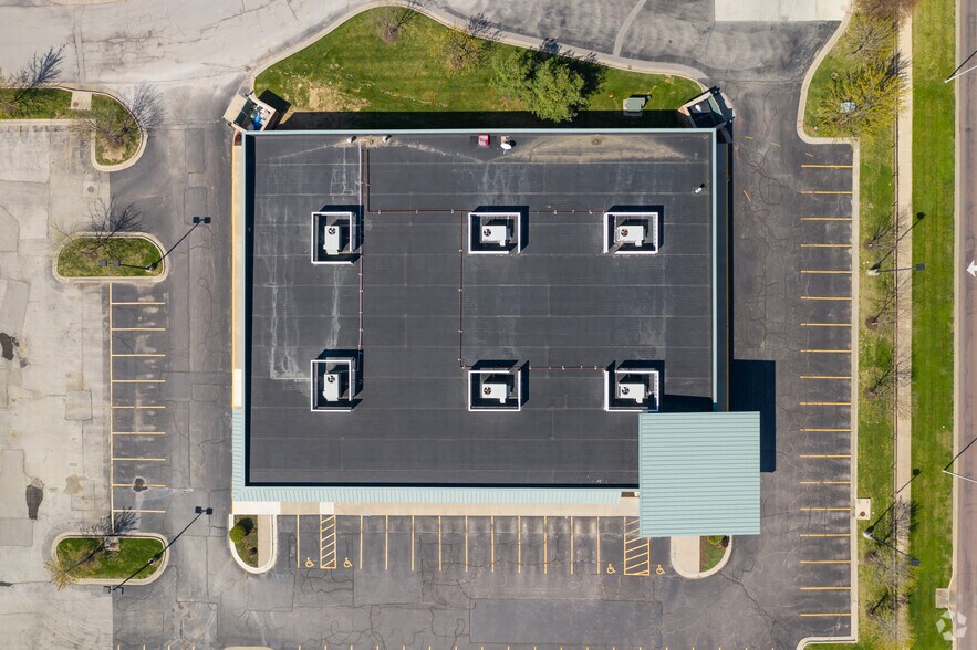 More Photos Of 8400-8416 W 135th St, Overland Park Freestanding For Lease