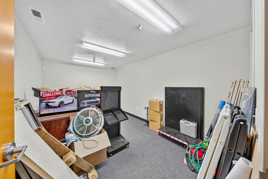 More Photos Of 3755 Crater Lake Hwy, Medford Freestanding For Sale