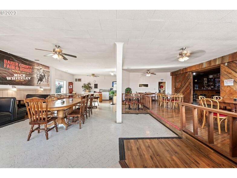 More Photos Of 105 N Main St, Halfway Restaurant For Sale