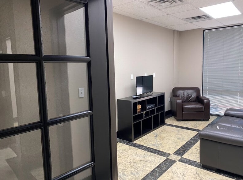 More Photos Of 7513 Benbrook Pky, Benbrook Unknown For Lease