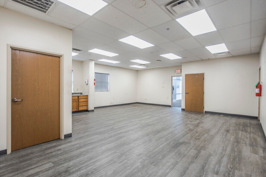 More Photos Of 3200 S Thomas Rd, Oklahoma City Warehouse For Lease