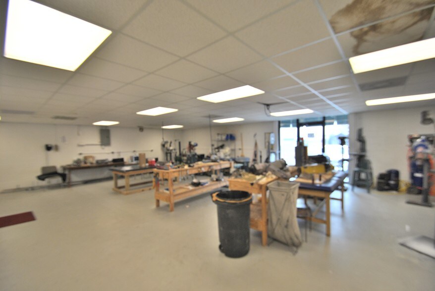 More Photos Of 1700 West Ave, Crossville Office For Lease