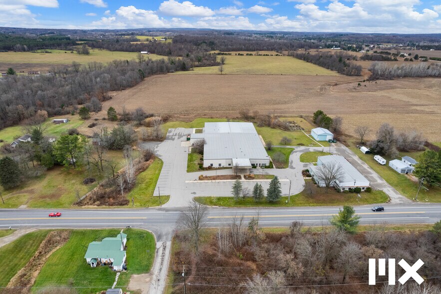 More Photos Of 21685 Northland Dr, Paris Distribution For Sale