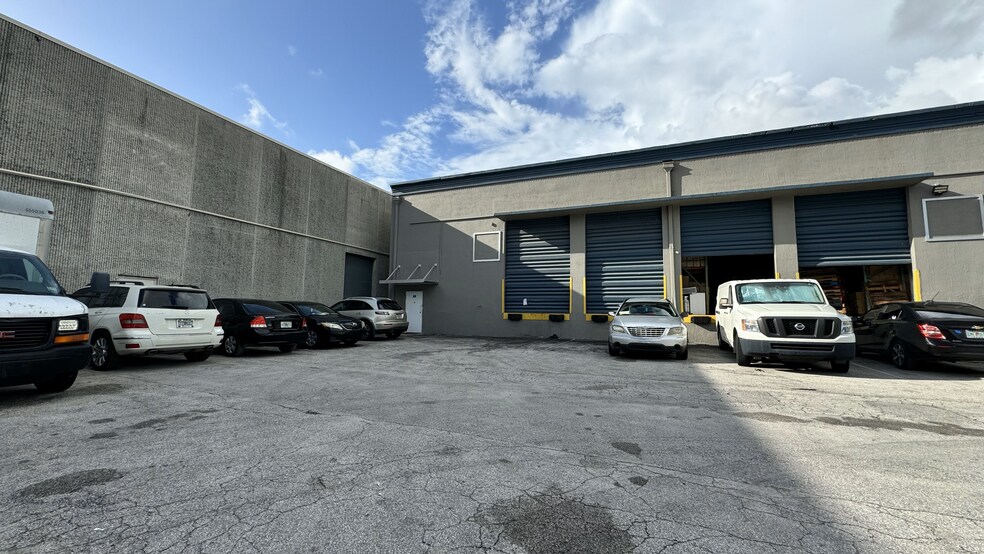 More Photos Of 9999 NW 89th Ave, Medley Warehouse For Lease
