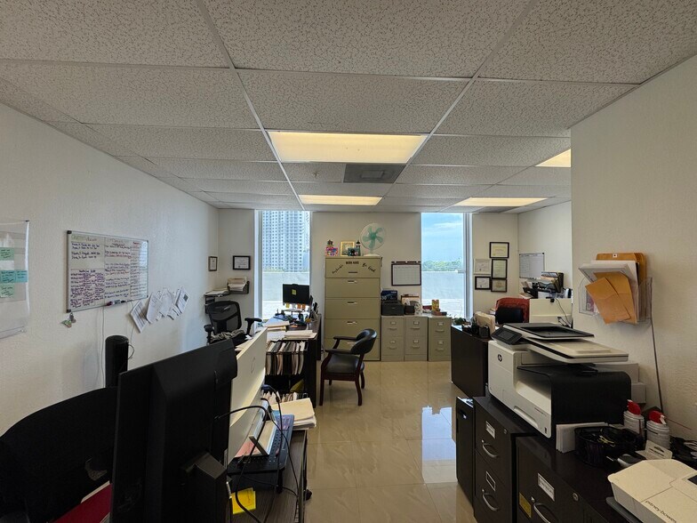 More Photos Of 1720 Harrison St, Hollywood Office Residential For Sale