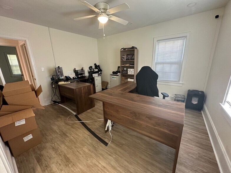 More Photos Of 636 Statesville Blvd, Salisbury Office For Sale