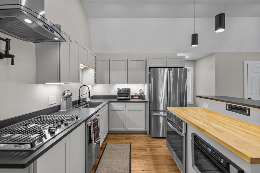 More Photos Of 98 Minebrook Rd, Webster Self Storage For Sale