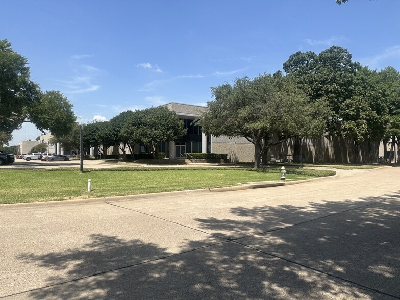 More Photos Of 1620 Rafe St, Carrollton Distribution For Lease