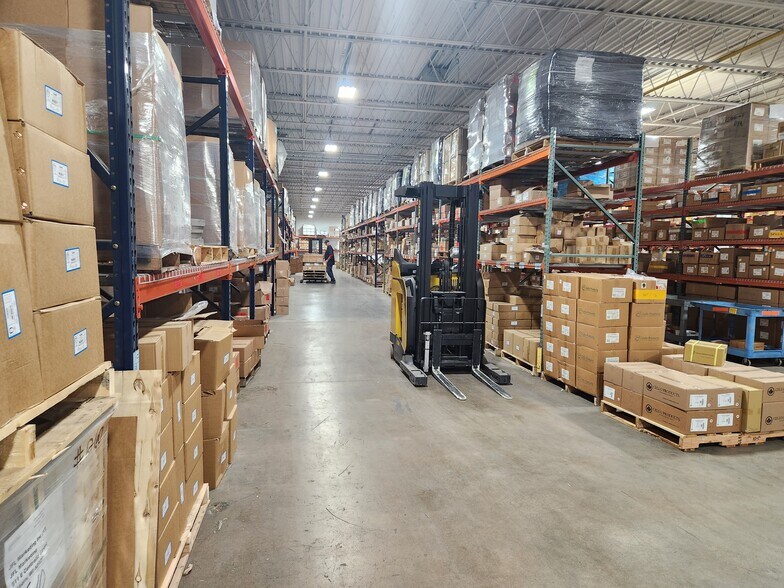 More Photos Of 511 E Centralia St, Elkhorn Manufacturing For Lease