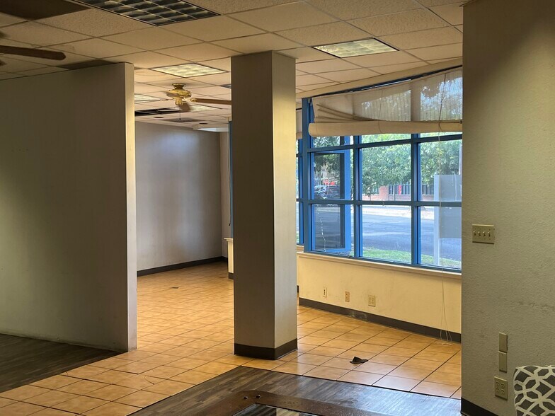 More Photos Of 3121 Broadway, Sacramento Storefront Retail Residential For Sale