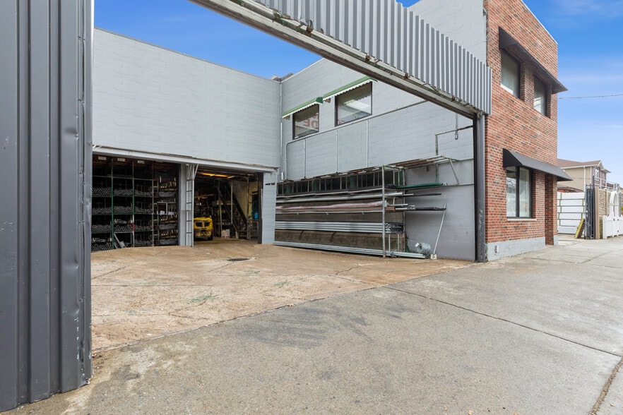 More Photos Of 138-27 247th St, Rosedale Showroom For Sale