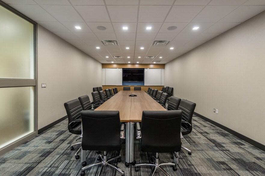 More Photos Of 8001 Franklin Farms Dr, Richmond Unknown For Lease