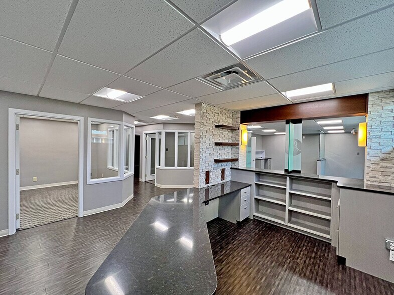 More Photos Of 1117 Washington St, Highland Medical For Sale