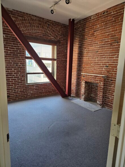 More Photos Of 1242 Market St, San Francisco Loft Creative Space For Lease