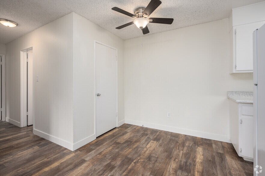 More Photos Of 5500 Foothill Gardens Ct, Sacramento Apartments For Sale