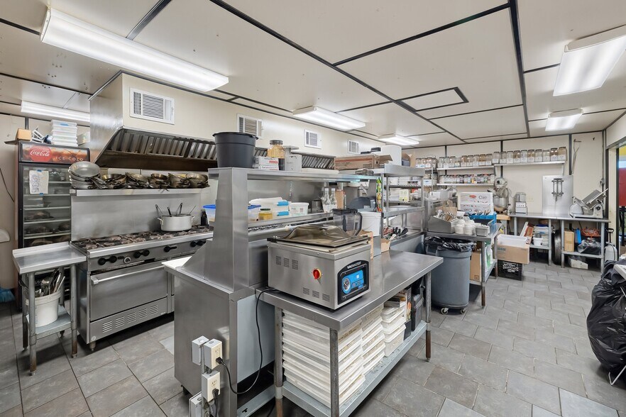 More Photos Of 4807 VT-15, Jeffersonville Specialty For Sale