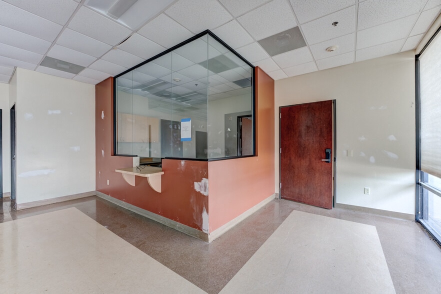 More Photos Of 324 Fm-1960 Rd, Houston General Retail For Sale