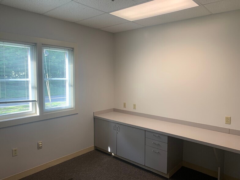 More Photos Of 407 E. Main, Spencer Medical For Lease